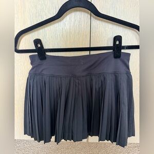 Lululemon Athletica Black pleated skirt